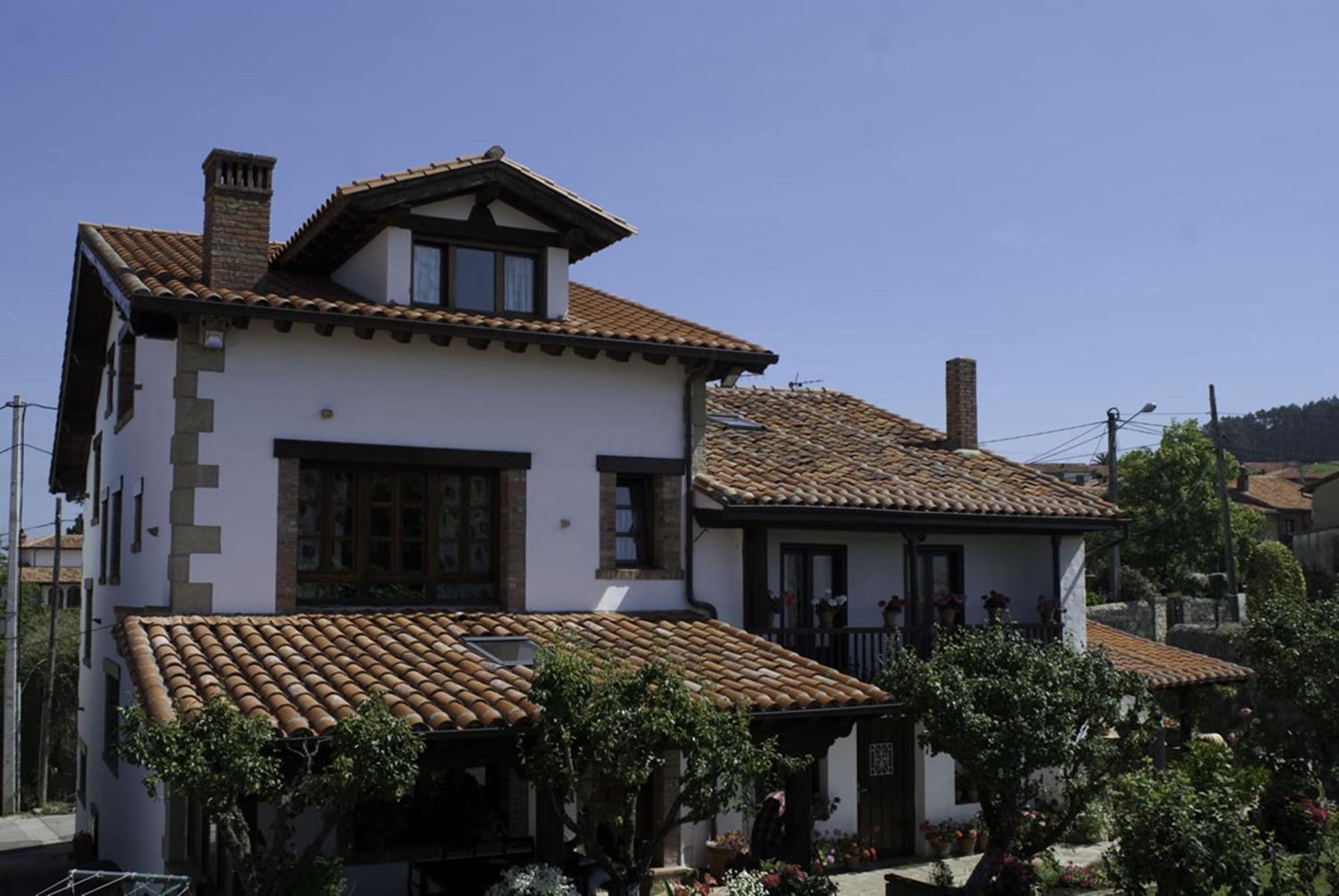 Casa Mari Paz Trasvia Villa โกมิญาส ภายนอก รูปภาพ