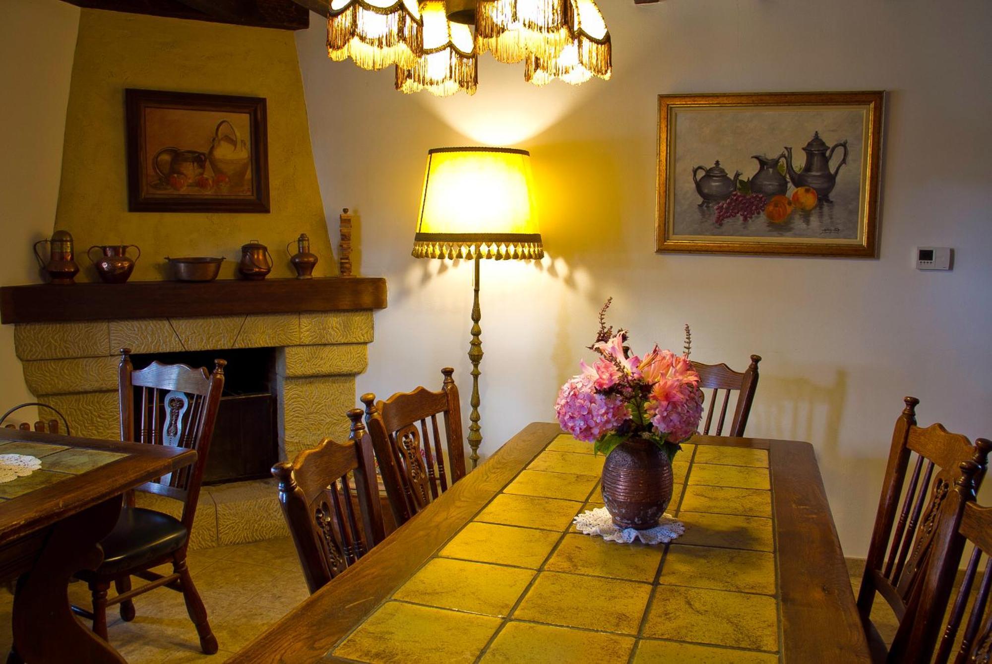 Casa Mari Paz Trasvia Villa โกมิญาส ภายนอก รูปภาพ